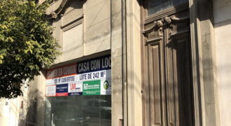 Casa a 50 mts. de la Plaza 1810 con Local al frente (RESERVADO)