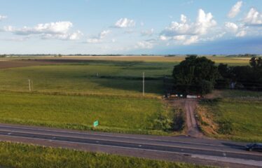 Campo de 24 has. con mejoras en Roque Perez frente ruta 205