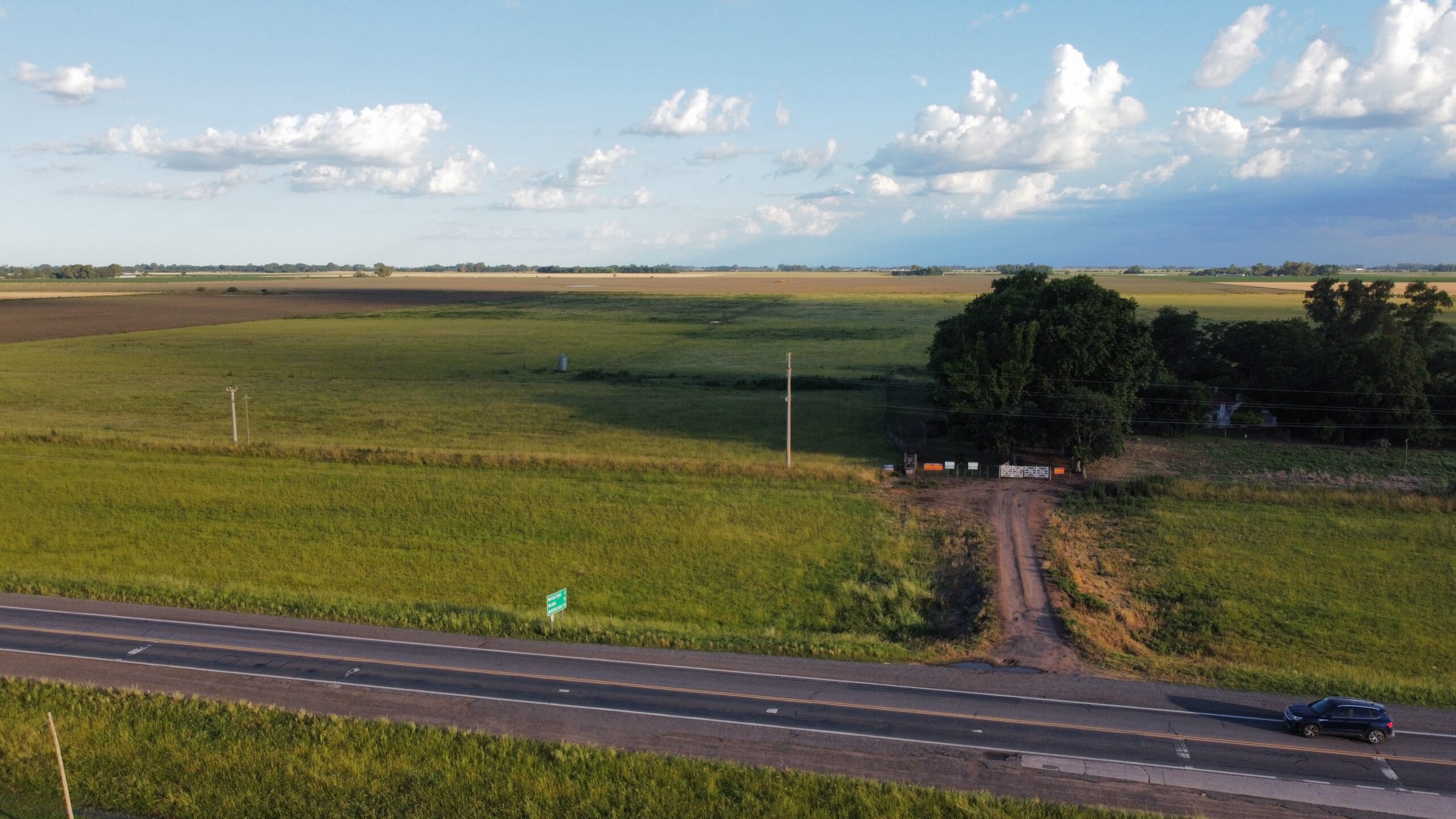 Campo de 24 has. con mejoras en Roque Perez frente ruta 205