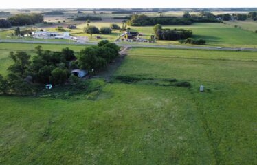 Campo de 24 has. con mejoras en Roque Perez frente ruta 205