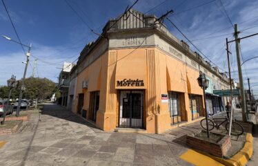 Excelente esquina en calle 9 de Julio y Av. Alem