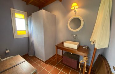 Hermosa casa quinta con pileta y quincho en calle 226 entre Chacabuco y Caminos