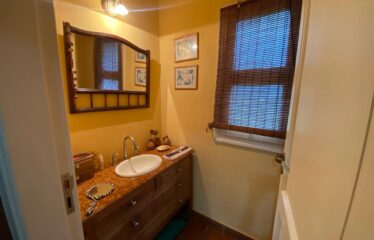 Hermosa casa quinta con pileta y quincho en calle 226 entre Chacabuco y Caminos