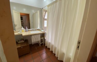 Hermosa casa quinta con pileta y quincho en calle 226 entre Chacabuco y Caminos