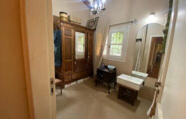 Hermosa casa quinta con pileta y quincho en calle 226 entre Chacabuco y Caminos