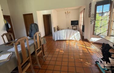 Casa-quinta céntrica a solo 300 mts. de av. Alem