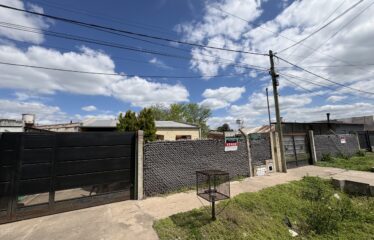 Casa en calle 251 a metros de J.Angueira