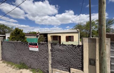 Casa en calle 251 a metros de J.Angueira